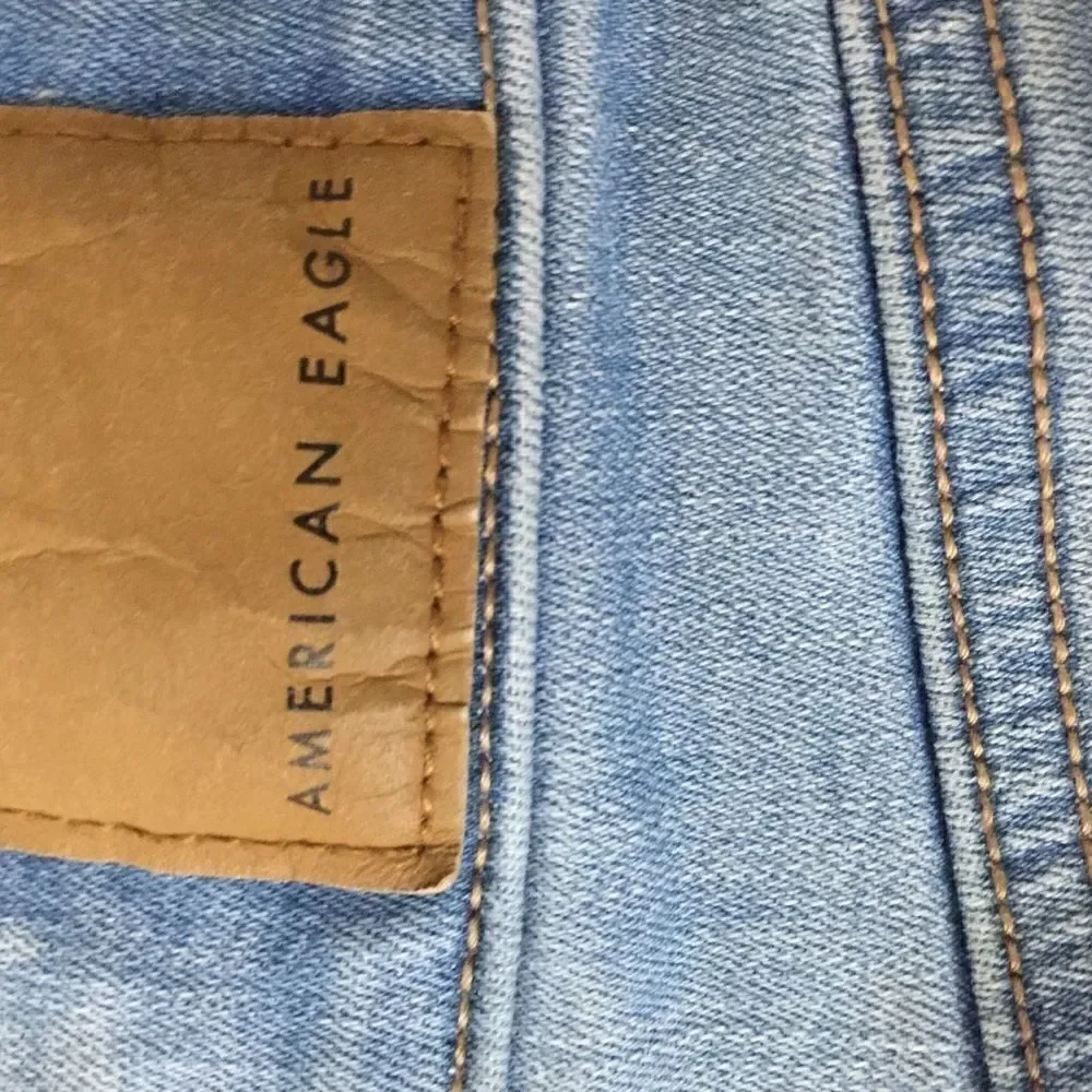 American Eagle 🦅 distressed above ankle skinny‎